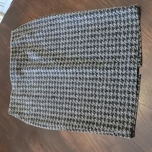 Gently used NY & Co. Skirt.